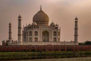 After spending the early morning on site of the Taj Mahal, going to the other side across the river in the evening for the sunset